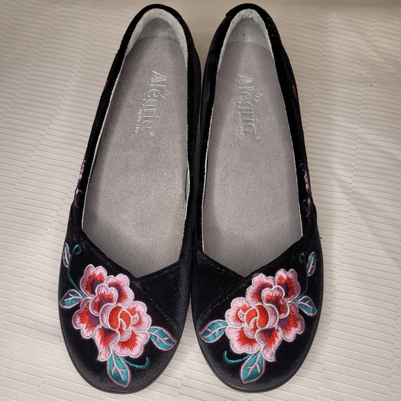 RARE Alegria Velvet Floral Embroidered Peacock Wedge Heels sz 6.5 - Picture 4 of 12